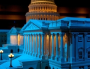 1280px-United_States_Capitol_model_at_Disneyland_(side_view)