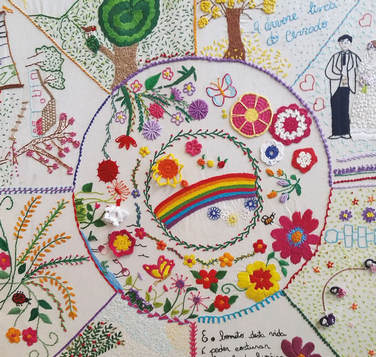 Figure 3 Embroidery by Apoena Fashion, a collective of women in Brasilia. It reads: “E o bonito desta vida é poder costurar sonhos, bordar histórias e desatar os nós dos dias” (And the beauty of this life is to be able to sew dreams, embroider stories and untie the knots of the days).