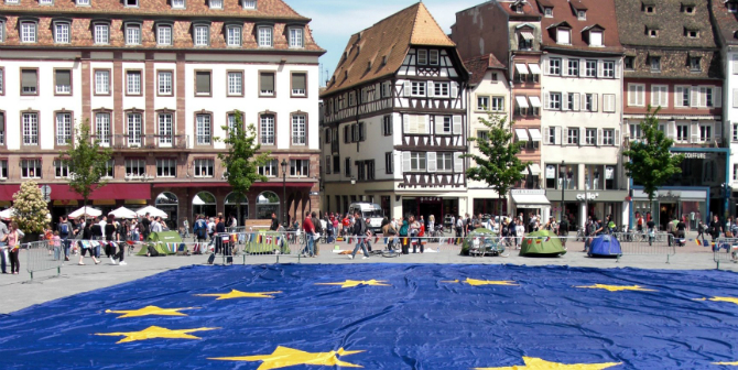 Big_european_flag_at_Strasbourg_(France)_-_Europe_day