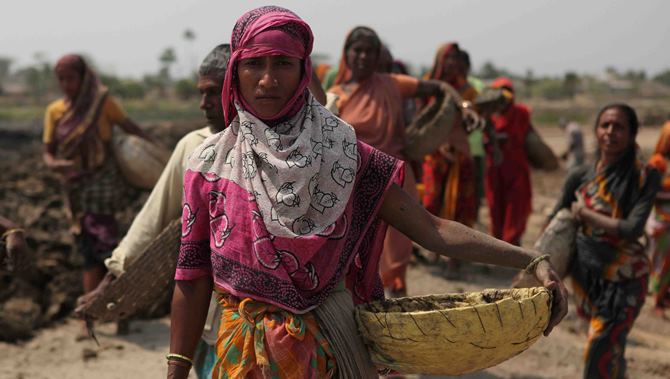 Labourer in Naogaon District, Bangladesh © BRAC
