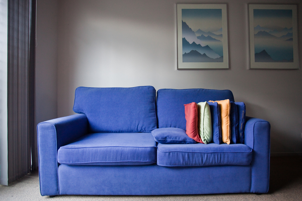 leath sofa with storagge