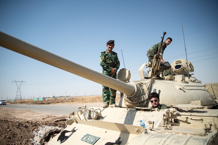 Peshmerga on a T-55-Tank outside Kirkuk in Iraq, copyright Boris Niehaus, wikipedia.com